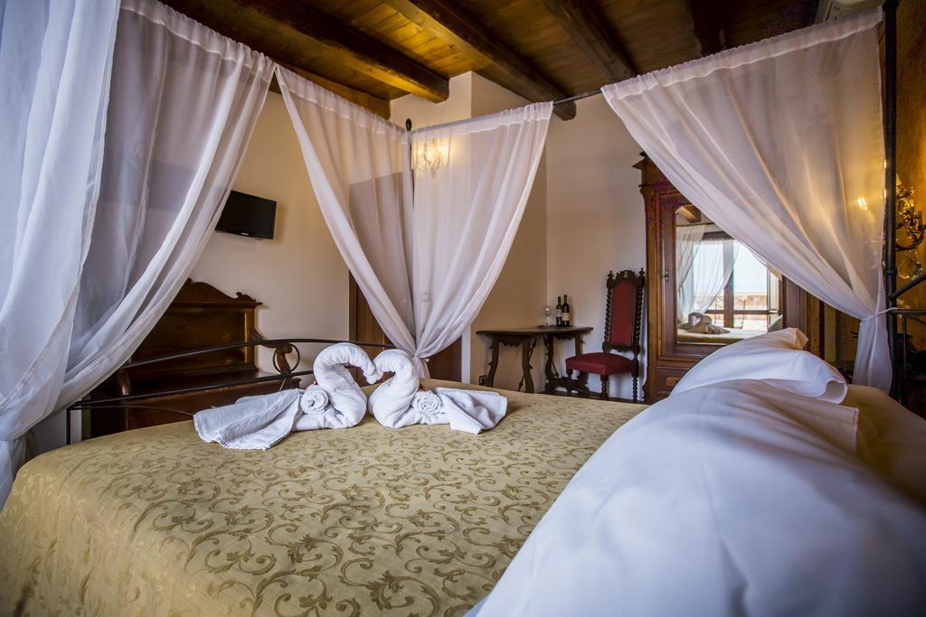 Palazzo Giunta - Porta Marina Ortigia Bed & Breakfast Syracuse Ngoại thất bức ảnh
