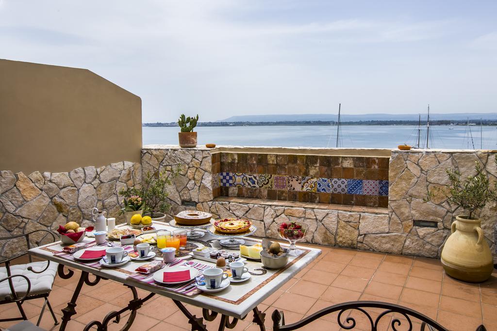 Palazzo Giunta - Porta Marina Ortigia Bed & Breakfast Syracuse Ngoại thất bức ảnh